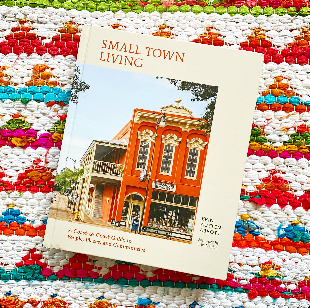 Small Town Living: A Coast-To-Coast Guide to People, Places, and Communities | Erin Austen Abbott (Author) + Erin Napier (Foreword by)